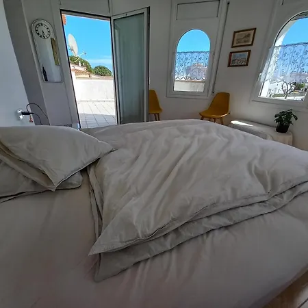 Holiday home Casa En Costa Brava: Barbacoa, Wifi, Gran Jardin, Cerca Playa, Parking - Es-89-116